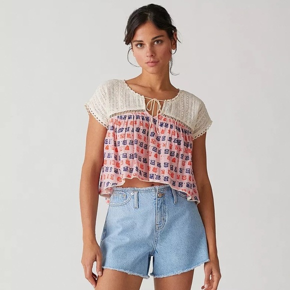 Urban Outfitters Kimchi Blue Gia Babydoll Blouse with Seashell Pattern NWOT - Picture 2 of 16